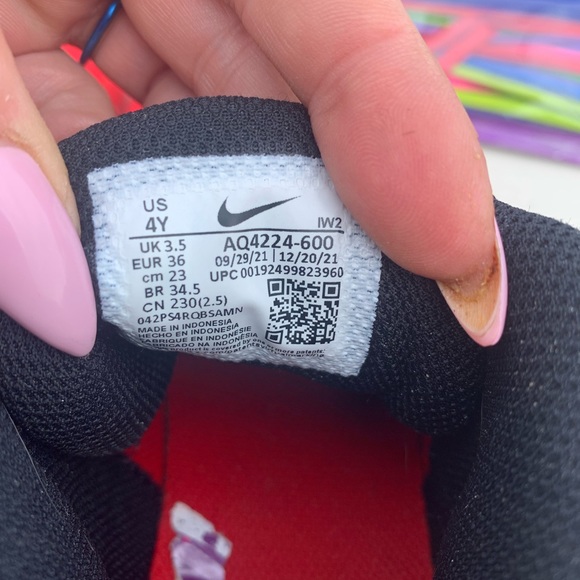 Youth Nike team hustle shoes - Picture 3 of 4